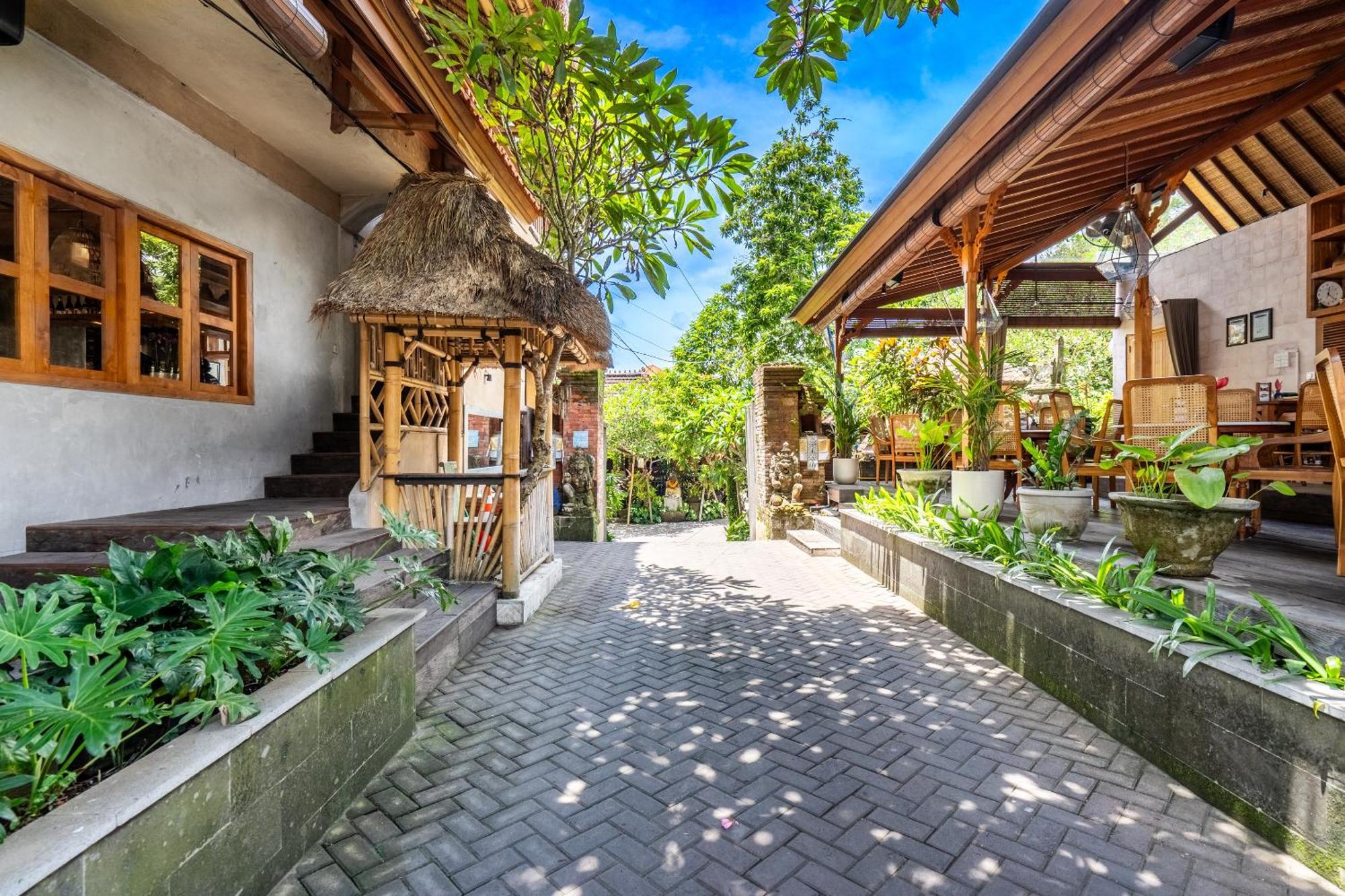 Meruhdani Boutique Hotel Ubud Exterior photo